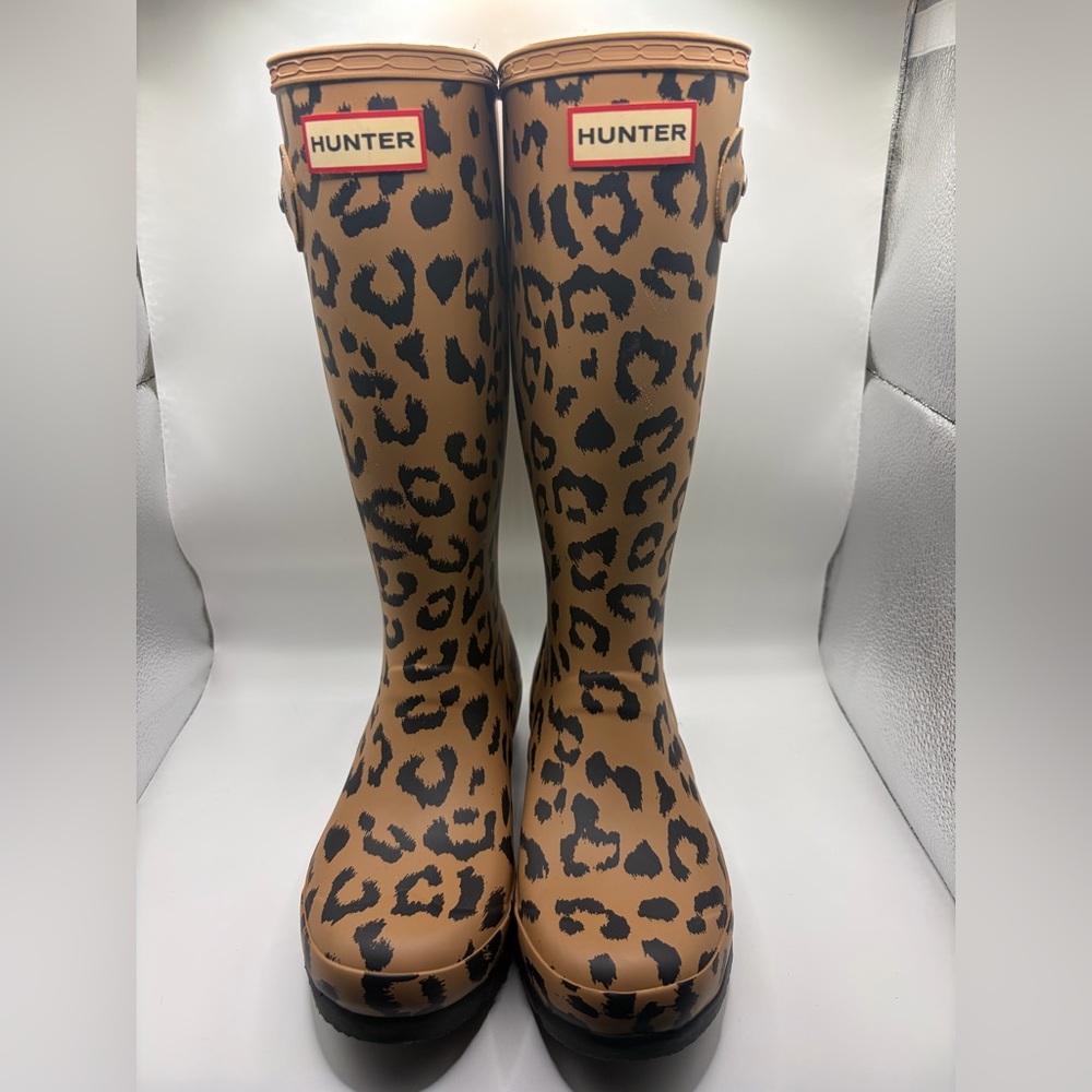 Big Girls tall hunter boots sz 4 worn two times.